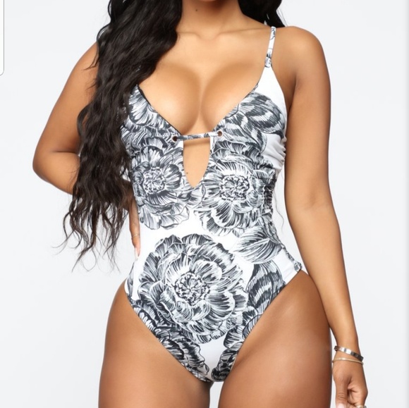 One piece Swimsuit - Picture 1 of 6